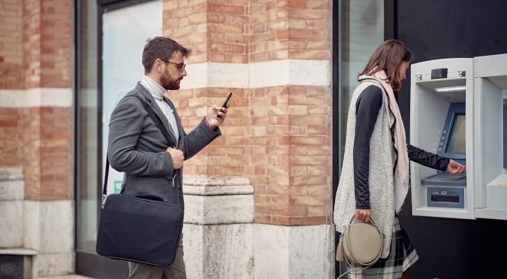 Auto-Investing Apps Make It Easy to Grow Your Portfolio Cost-Effectively, Even With a Weakened Dollar